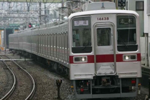 東武10030系 リニューアル車 実車画像