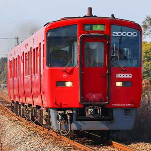 JR九州キハ200形（赤色・551＋1551）2両編成セット（動力付き）