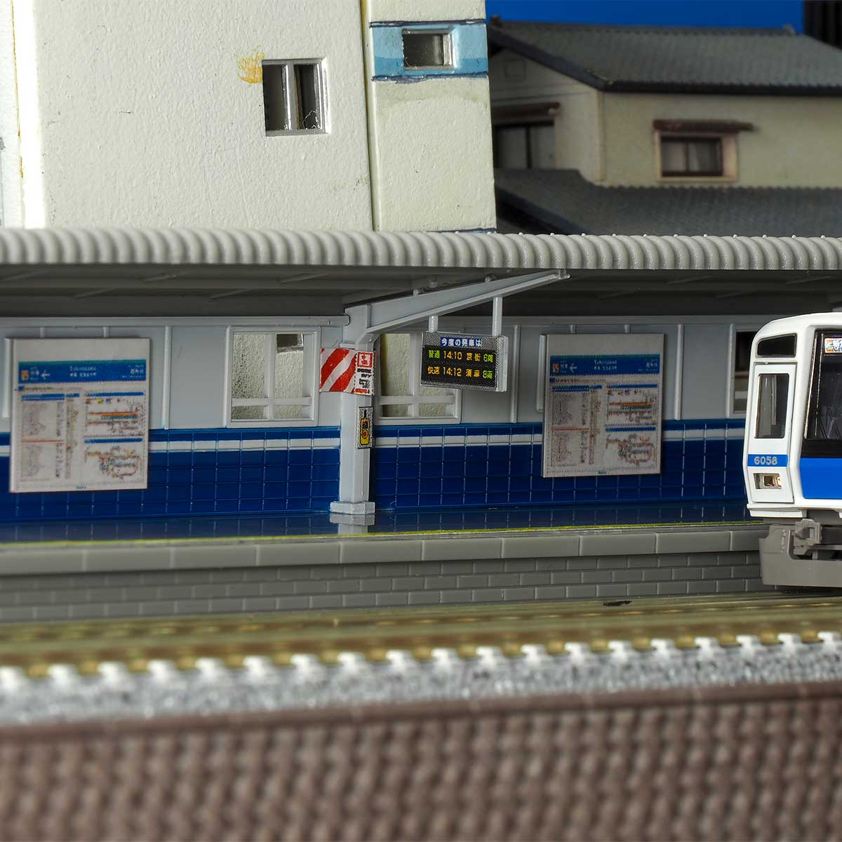 Nゲージ鉄道模型セット 駅舎・車両付き JRディーゼルカー キハ40-2000形（東北地域本社色）（T）｜製品情報