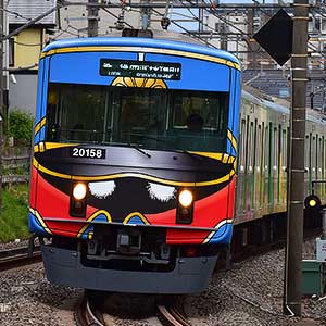 西武20000系「2代目銀河鉄道999デザイン電車」8両編成セット（動力付き）