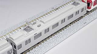 モ2800形の屋根です。車体・屋根・クーラーは新規金型によるパーツとなっています。