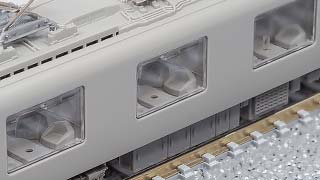 2号車19251のサロン席部分。奈良線で北側、京都線で東側となる面です。サロン席の間にある仕切りは透明樹脂に印刷を施して再現します。